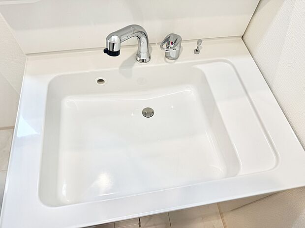 【ハンドシャワー付洗面台】■手洗いや顔を洗う時も快適に使える便利なシャワー