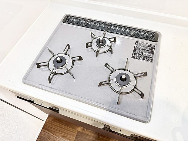 【3口ガスコンロ】■３口コンロのシステムキッチンで料理の手順もスムーズに