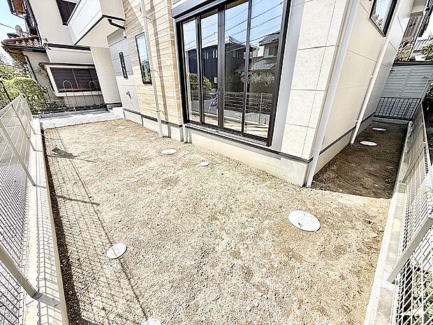 【庭】■季節の移ろいを感じられる、落ち着いた雰囲気の屋外空間