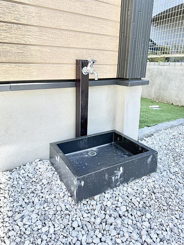 【その他現地】■ガーデニングや洗車などの際に大活躍な屋外立水栓