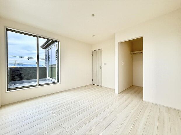 【リビング以外の居室】1号棟  ■落ち着いた色合いのお部屋で穏やかな時間を楽しめます