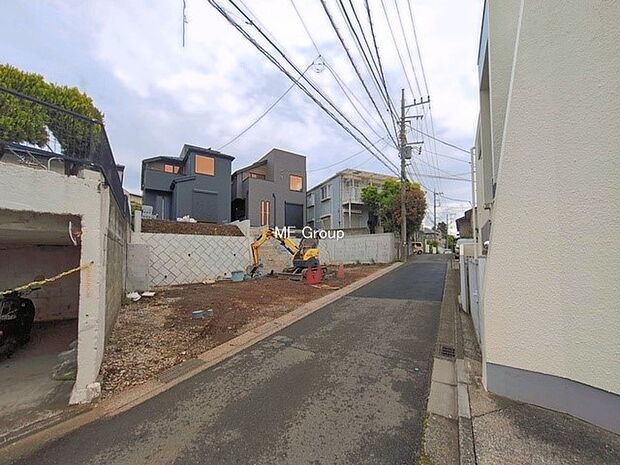 【前面道路含む現地写真】■優雅なラインが、毎日を引き立てます