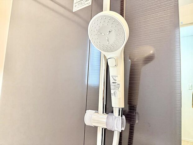 【止水シャワーヘッド】■わざわざシャワー水栓のレバーまで手を伸ばす必要がなく、簡単に止水できる