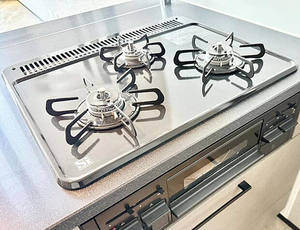 【3口ガスコンロ】■一度に多くの料理ができ便利で効率的