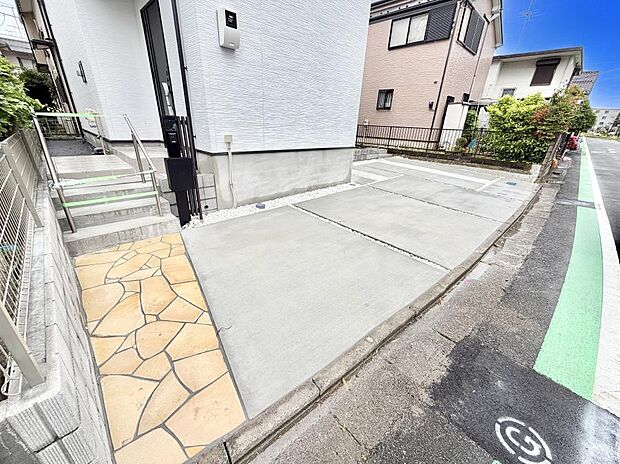【駐車場】■快適な駐車スペースで安心