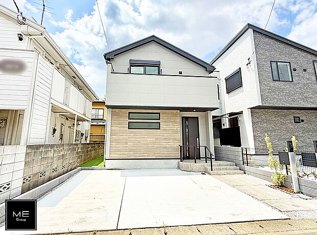 【現地外観写真】B号棟  ■暮らしを彩る充実した設備仕様が備わった住まい