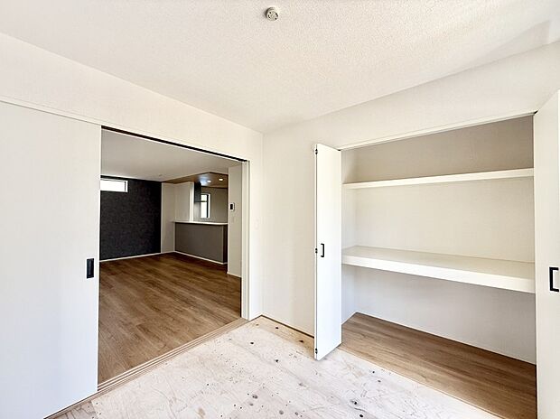 【リビング以外の居室】■シンプルで使いやすい空間がスッキリ感じられます