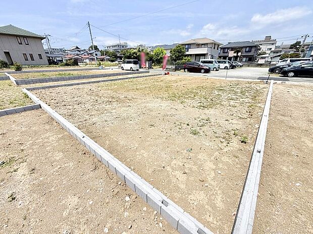 【現地外観写真】2号棟  ■暮らしを彩る充実した設備仕様が備わった住まい