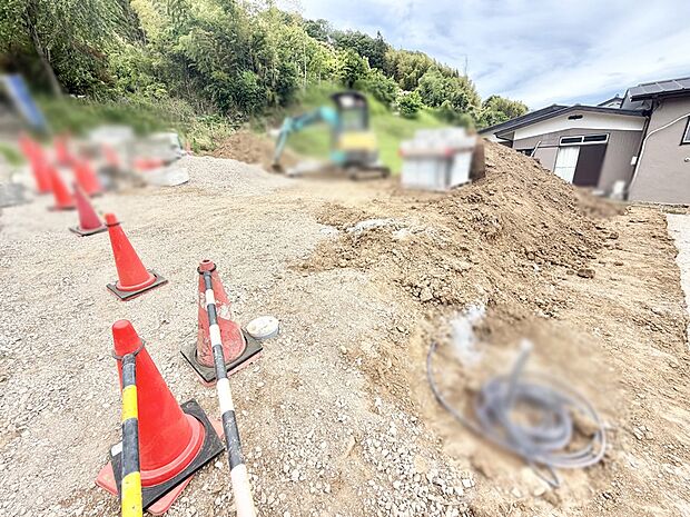 【現地外観写真】2号棟  ■家族みんなが笑顔で過ごせる、安心感のある住まい
