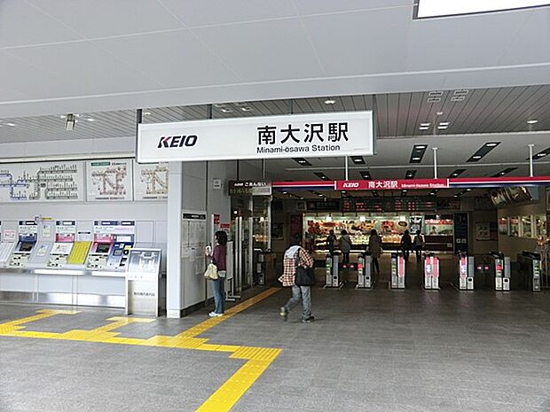 京王相模原線「南大沢」駅（約2,400m・徒歩30分）