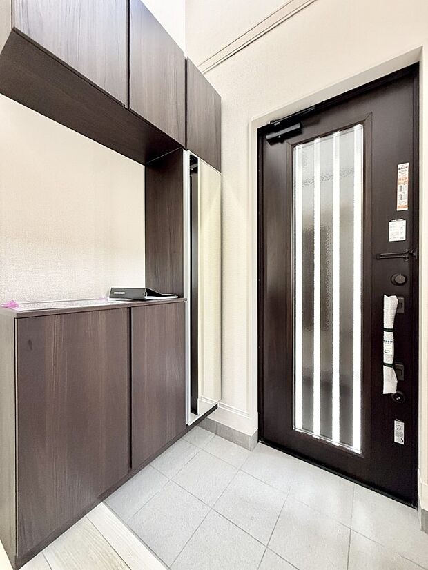 【リビング以外の居室】1号棟  ■落ち着いた色合いのお部屋で穏やかな時間を楽しめます