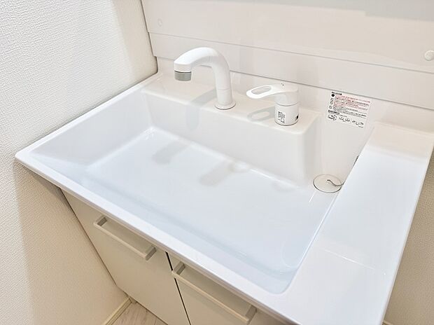【ハンドシャワー付洗面台】■手洗いや顔を洗う時も快適に使える便利なシャワー