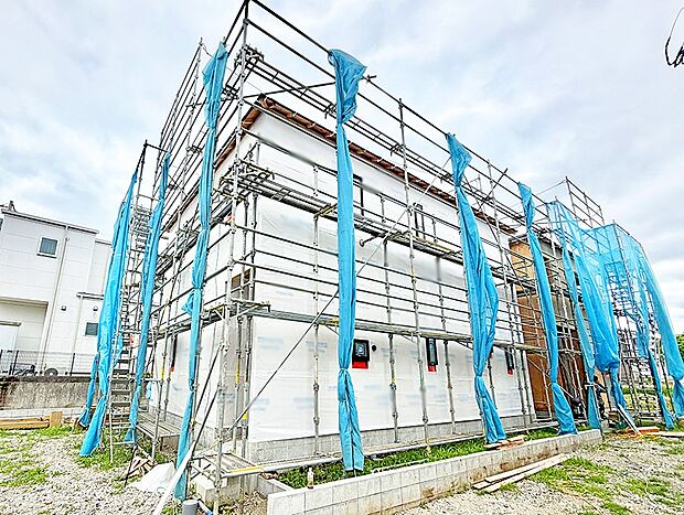 【現地外観写真】4号棟  ■家族みんなが笑顔で過ごせる、安心感のある住まい