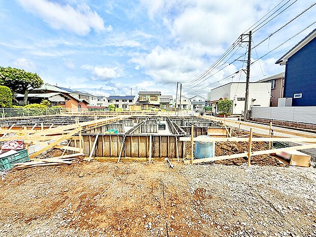【現地外観写真】2号棟  ■暮らしを豊かにする充実した仕様設備で快適に