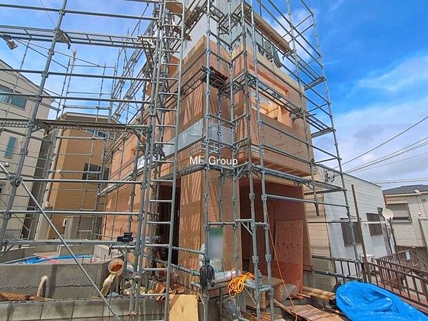 【現地外観写真】B号棟  ■暮らしを彩る充実した設備仕様が備わった住まい