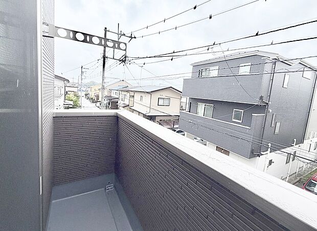 【バルコニー】3号棟  ■ 季節の移ろいを感じられる開放的な空間です