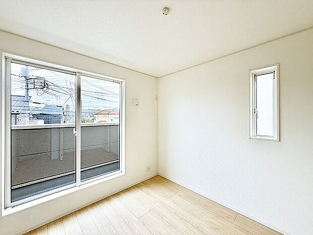 【リビング以外の居室】2号棟  ■シンプルで使いやすい空間がスッキリ感じられます