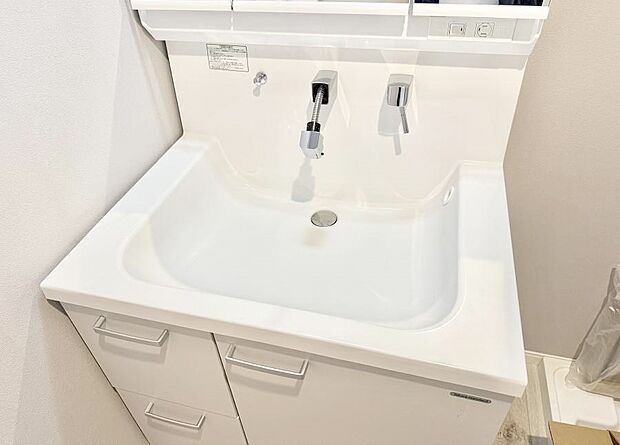 【ハンドシャワー付洗面台】■手洗いや顔を洗う時も快適に使える便利なシャワー