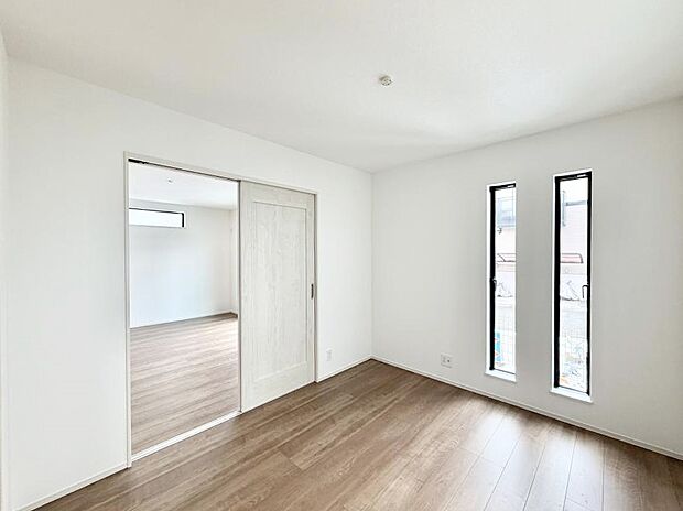 【リビング以外の居室】A号棟  ■落ち着いた色合いのお部屋で穏やかな時間を楽しめます