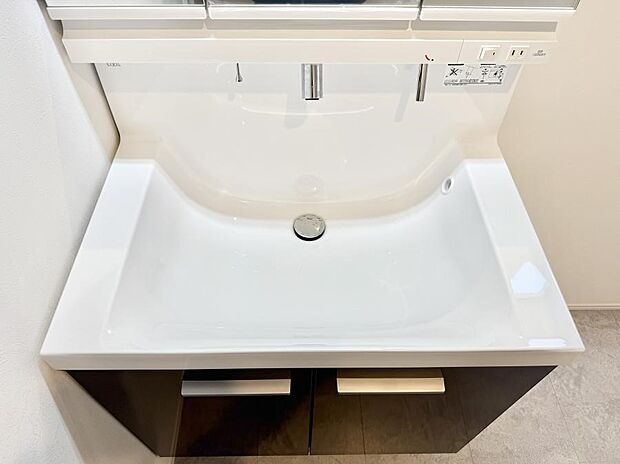 【ハンドシャワー付洗面台】■手洗いや顔を洗う時も快適に使える便利なシャワー