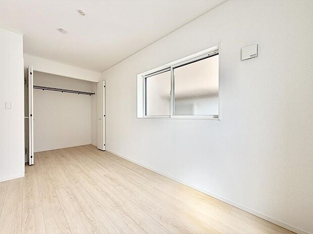 【リビング以外の居室】1号棟  ■落ち着いた色合いのお部屋で穏やかな時間を楽しめます