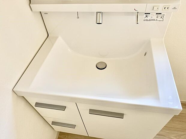 【ハンドシャワー付洗面台】■手洗いや顔を洗う時も快適に使える便利なシャワー
