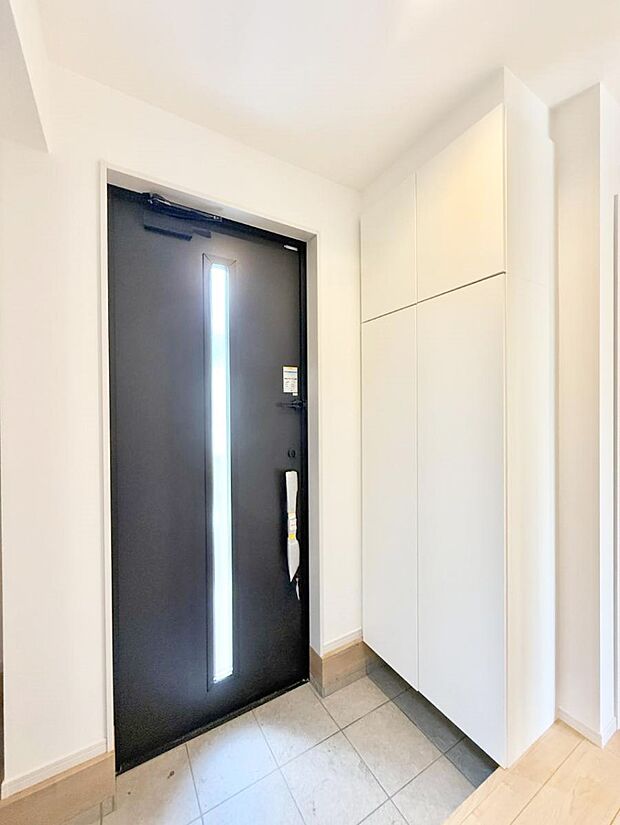 【玄関】1号棟  ■ シンプルで美しく、快適な暮らしの入り口