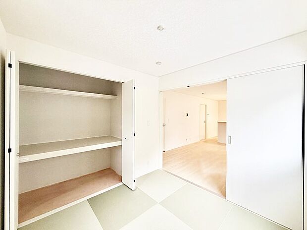 【リビング以外の居室】1号棟 ■落ち着いた色合いのお部屋で穏やかな時間を楽しめます