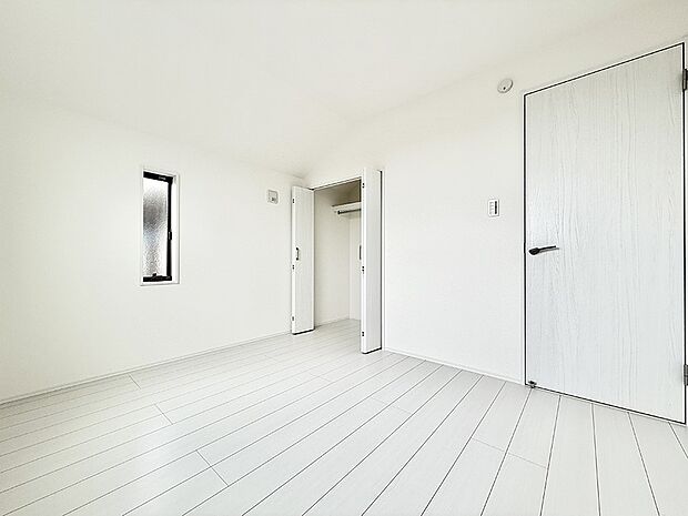 【リビング以外の居室】1号棟 ■清潔感あふれるお部屋で毎日を快適に過ごせます
