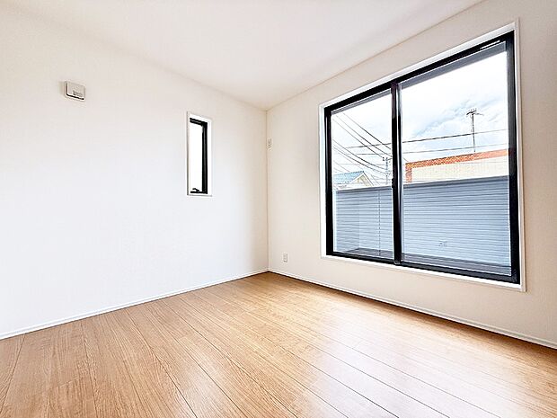 【リビング以外の居室】3号棟 ■落ち着いた色合いのお部屋で穏やかな時間を楽しめます