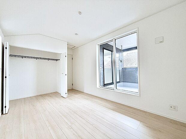 【リビング以外の居室】1号棟 ■落ち着いた色合いのお部屋で穏やかな時間を楽しめます