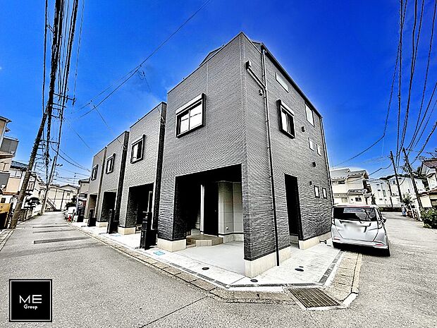 【現地外観写真】A号棟 ■家族みんなが笑顔で過ごせる、安心感のある住まい