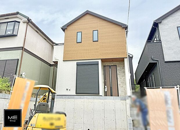 【現地外観写真】B号棟 ■暮らしを彩る充実した設備仕様が備わった住まい