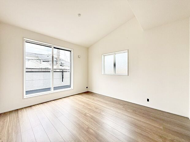 【リビング以外の居室】3号棟 ■落ち着いた色合いのお部屋で穏やかな時間を楽しめます