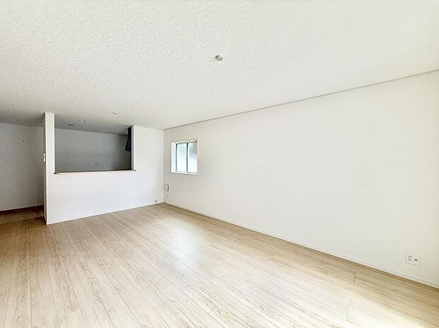 【リビング】1号棟 ■光と風を感じる、リラックスできる空間