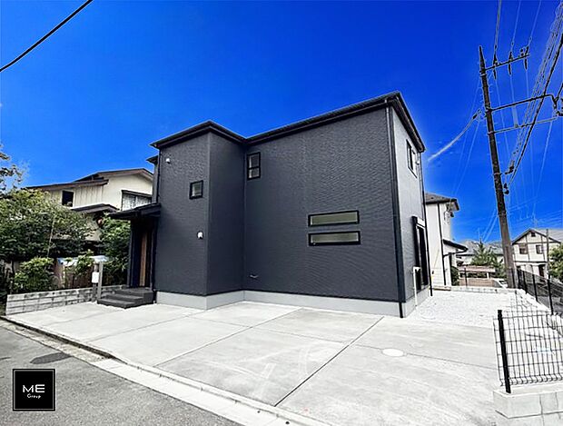 【現地外観写真】■暮らしを彩る充実した設備仕様が備わった住まい