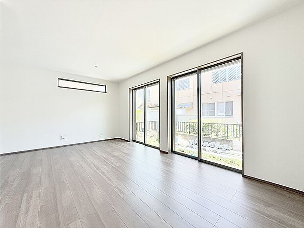 【リビングダイニング】A号棟 ■シンプルだけど贅沢、大切な人と過ごす心がほどける空間
