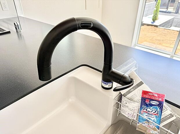 【浄水器】■清潔でおいしい水を手軽に供給してくれます