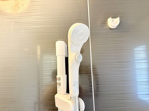 【止水シャワーヘッド】■わざわざシャワー水栓のレバーまで手を伸ばす必要がなく、簡単に止水できる
