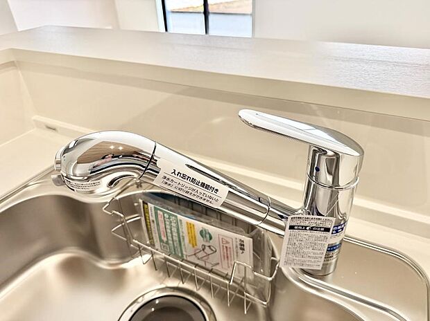 【浄水器】■清潔でおいしい水を手軽に供給してくれます