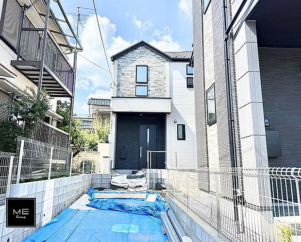 【現地外観写真】2号棟 ■家族みんなが笑顔で過ごせる、安心感のある住まい