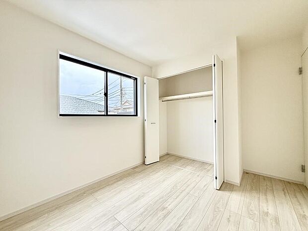 【リビング以外の居室】2号棟 ■落ち着いた色合いのお部屋で穏やかな時間を楽しめます