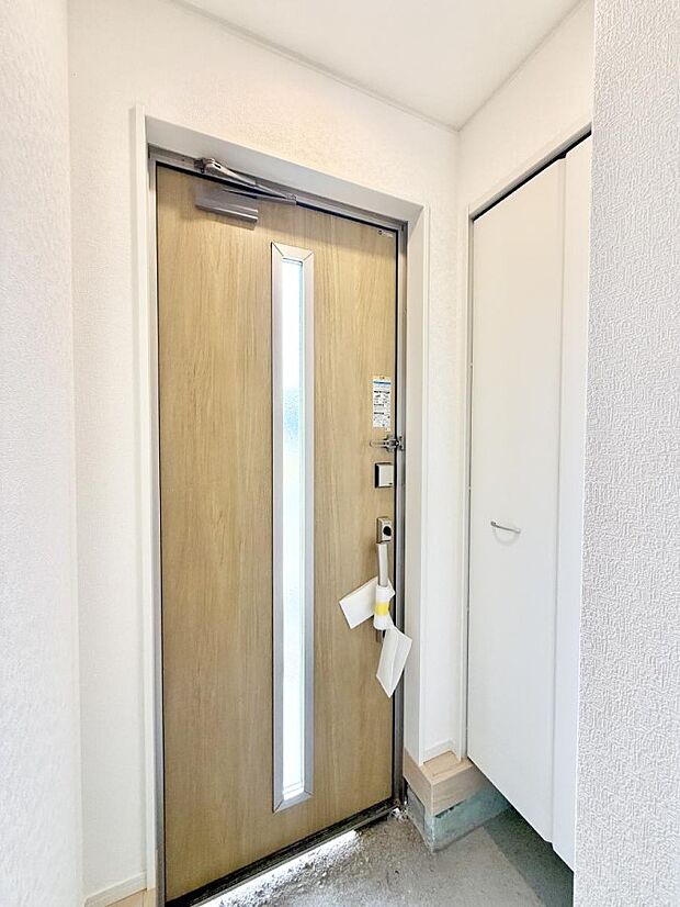 【玄関】1号棟 ■ ここから始まる一日、すっきり整った玄関