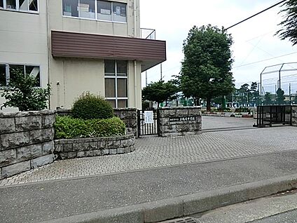 相模原市立上鶴間中学校 650m(9分)