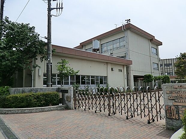 藤沢市立八松小学校(約130m・徒歩2分)