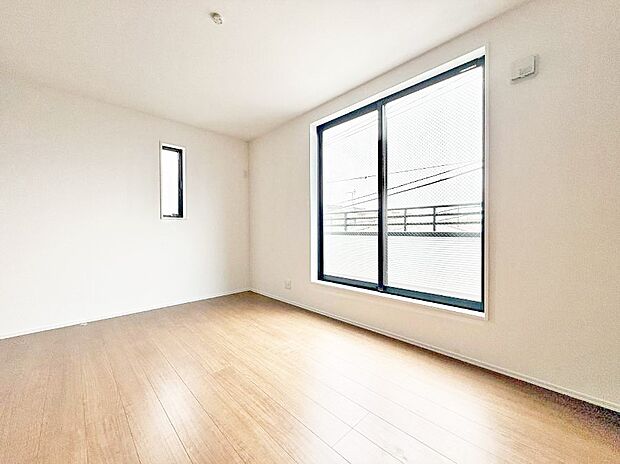 【リビング以外の居室】1号棟 ■清潔感あふれるお部屋で毎日を快適に過ごせます