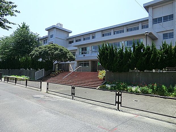 横須賀市立神明中学校(約1,400m・徒歩18分)