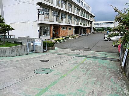 相模原市立田名北小学校 362m(5分)