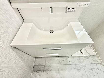 ハンドシャワー付洗面台