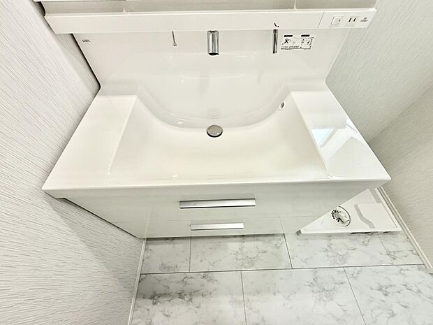 【ハンドシャワー付洗面台】■手洗いや顔を洗う時も快適に使える便利なシャワー